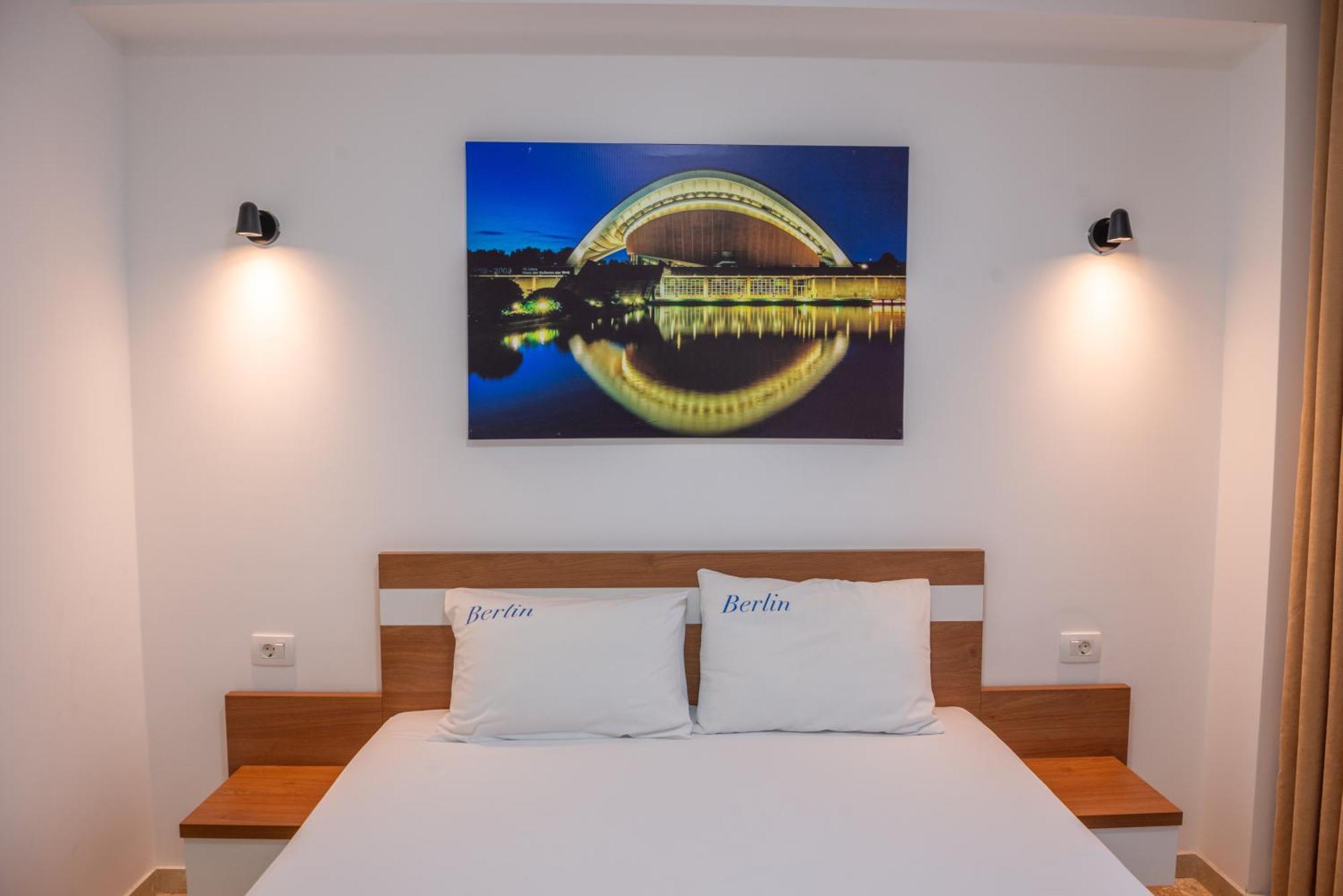 לינה וארוחת בוקר אולסינץ' Premium Berlin With Pool מראה חיצוני תמונה
